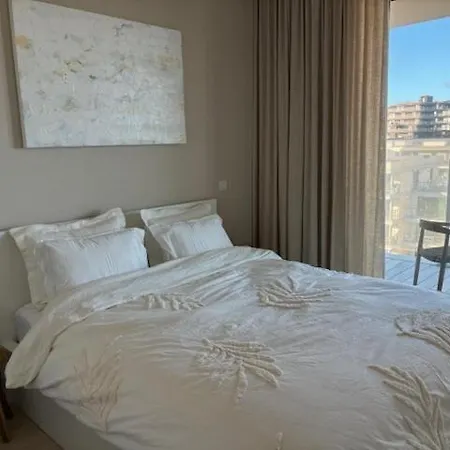 Uitzicht Luxe Met Ruim Terras Zwembad & Gym Appartement *