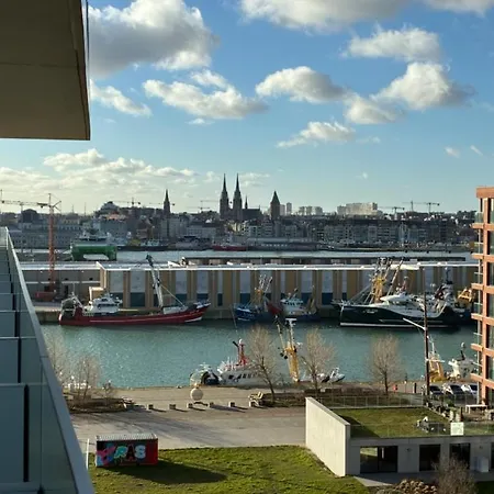 Uitzicht Luxe Met Ruim Terras Zwembad & Gym