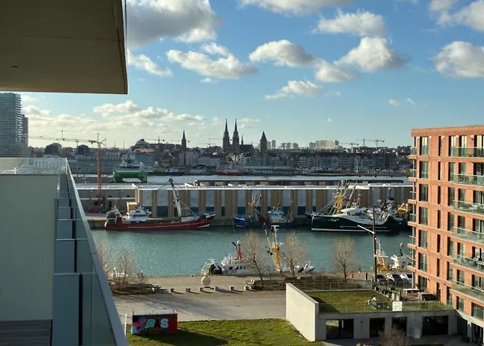 Uitzicht Luxe Met Ruim Terras Zwembad & Gym